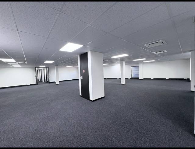 739M² OFFICE TO LET IN MIDRIDGE PARK